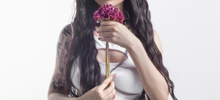 SAMANTHA BARRÓN Expande su universo emocional con “VOLVERÍA”, una confesión hecha canción