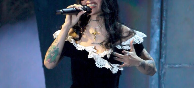 Cazzu interpreta “No Me Pidas Perdón”, un clásico de Banda MS