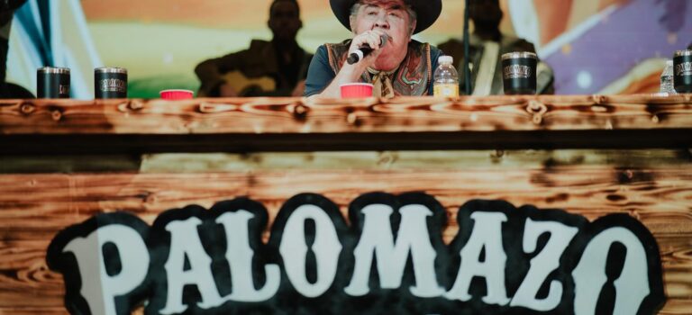 ¿Cuál es el estado de salud de Eliseo Robles tras desmayarse en el escenario?