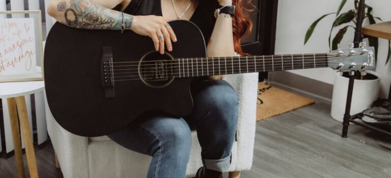 Jacqie Rivera presenta “Completamente Yo”, su canción más personal