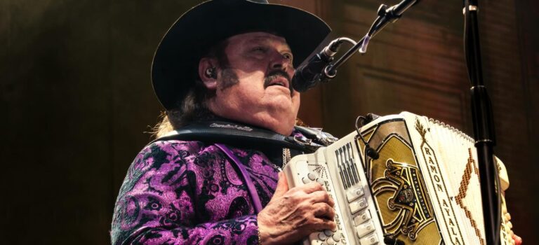 Ramón Ayala y su hijo enfrentan demanda de 25 millones de dólares por presuntos abusos sexuales y agresiones físicas a un exempleado