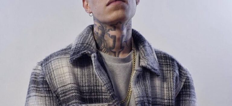 Santa Fe Klan explora el dolor en su nueva Cumbia “Wuare”