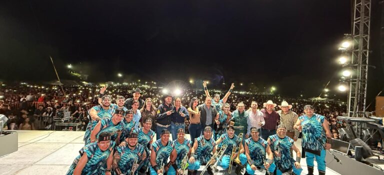 Banda Cuisillos triunfan en su natal Guadalajara