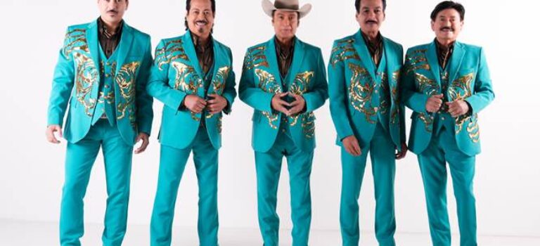 Los Tigres Del Norte celebran triple nominación a Premios Lo Nuestro 2026
