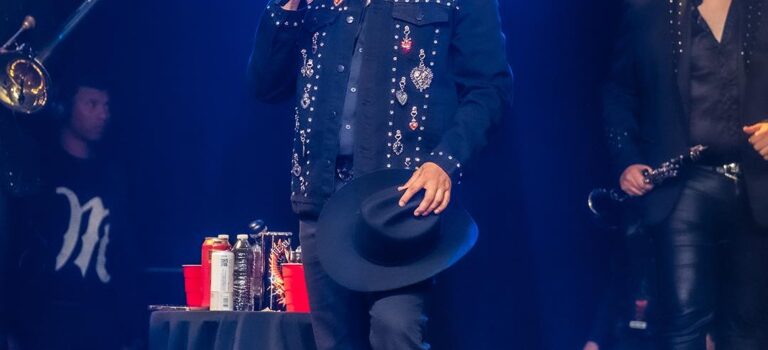 Luis Ángel “El Flaco” hace homenaje a Vicente Fernández